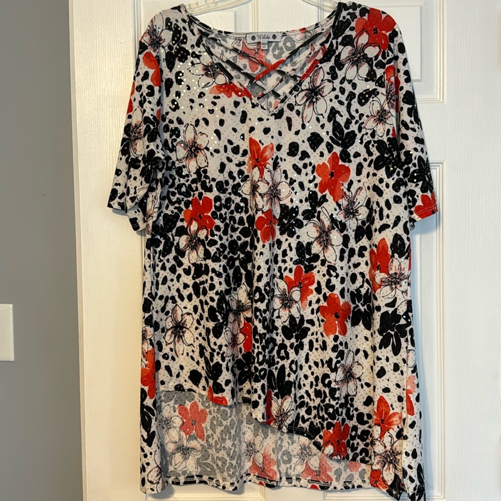 Sparkle Short Sleeve Top Plus Size 1X/2X Floral Black & Coral